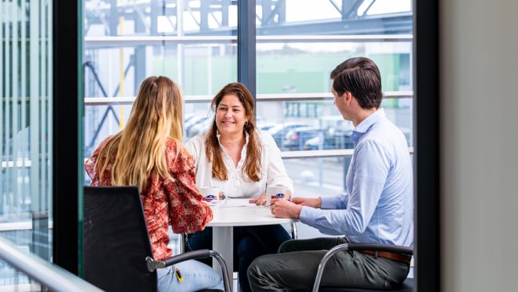 Kantoorfoto met Sandra, Stefanie en Kees -3840x2160px0