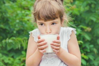 03_Stock - girl drinking milk
